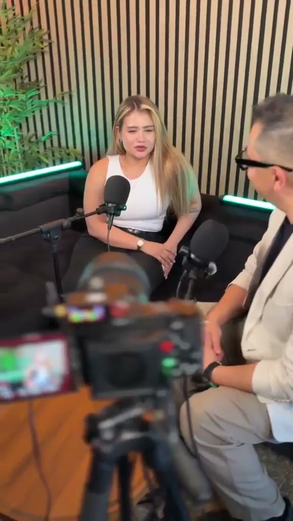 Valerie en entrevista de podcast